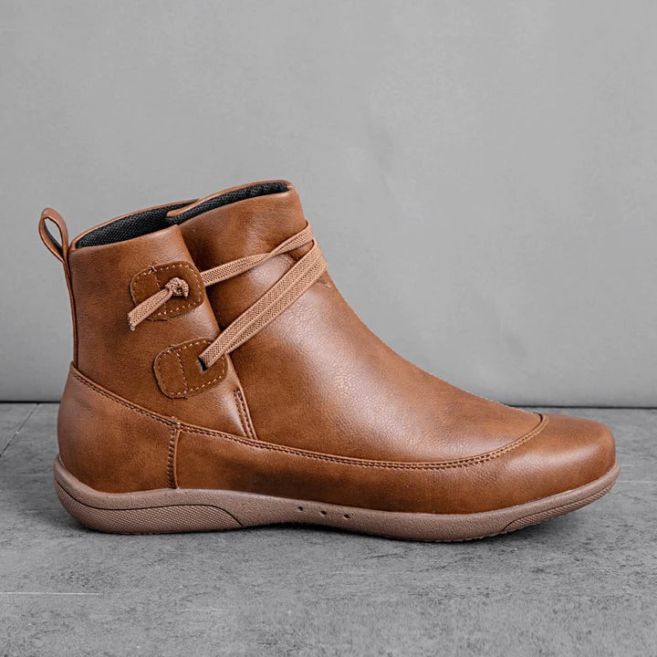 Lori - Trendy ankle boots with stylish straps