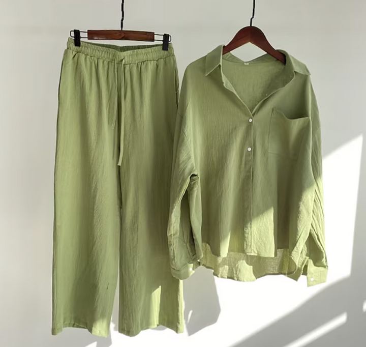 Women's Two-Piece Outfit with Loose Shirt and Fluid Pants for Casual Autumn Style