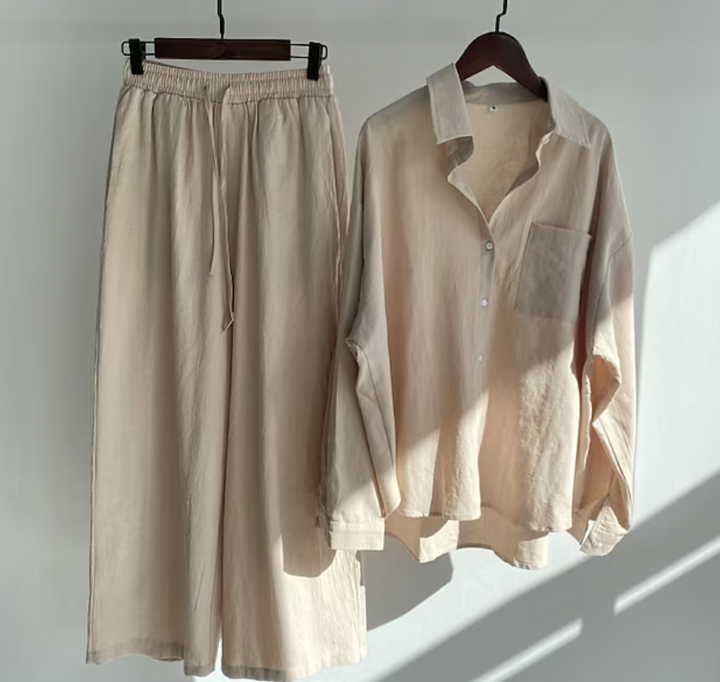 Women's Two-Piece Outfit with Loose Shirt and Fluid Pants for Casual Autumn Style