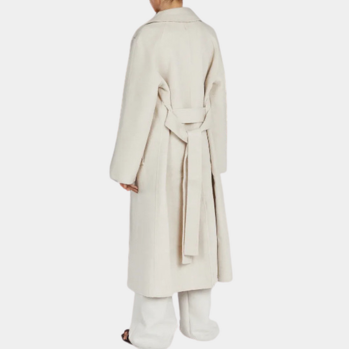 Chic women's trench coat for an elegant look