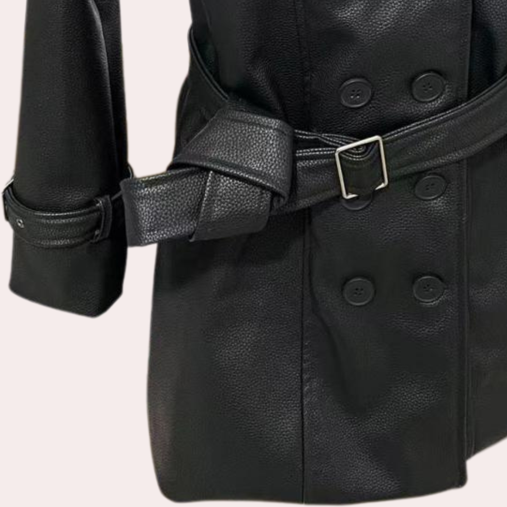 Stylish and comfortable women's leather jacket for cold days