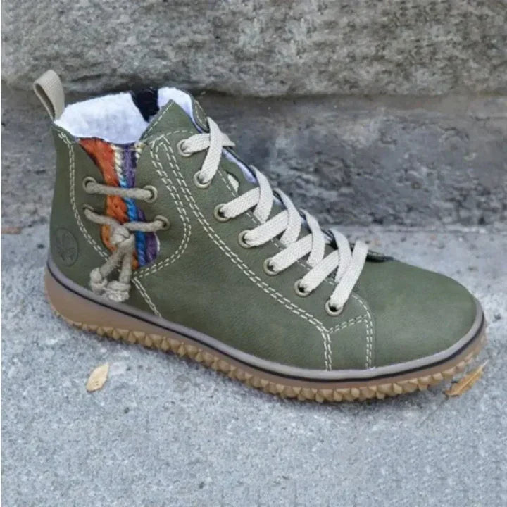 Edrine - Timelessly elegant leather boots with a charming vintage look