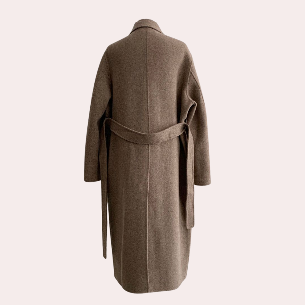 Stylish long winter coat for women - Stay warm and trendy!