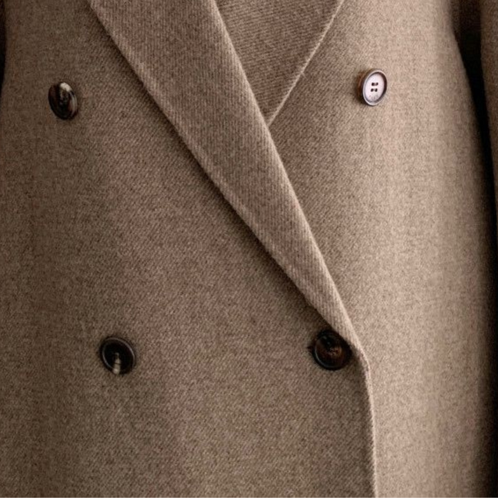 Stylish long winter coat for women - Stay warm and trendy!