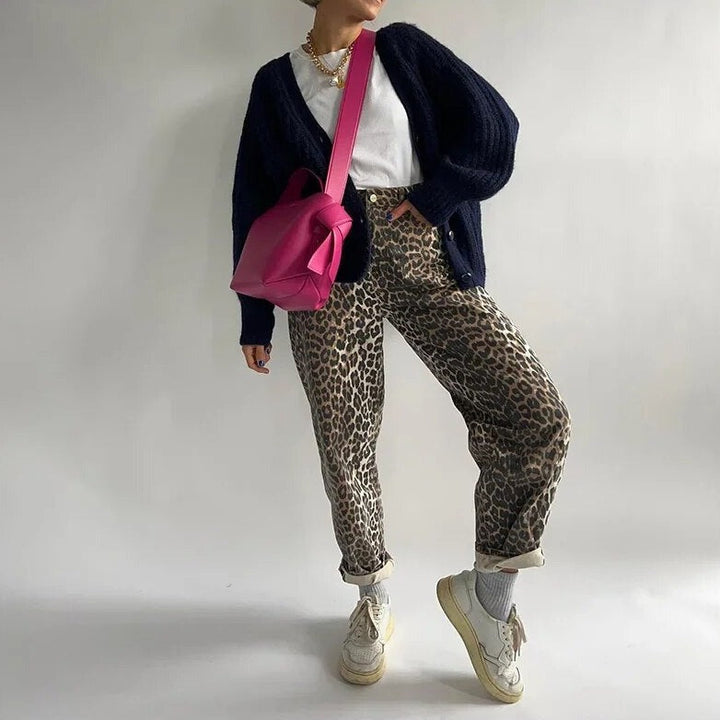 Chandra - Retro Jeans with Trendy Leopard Print