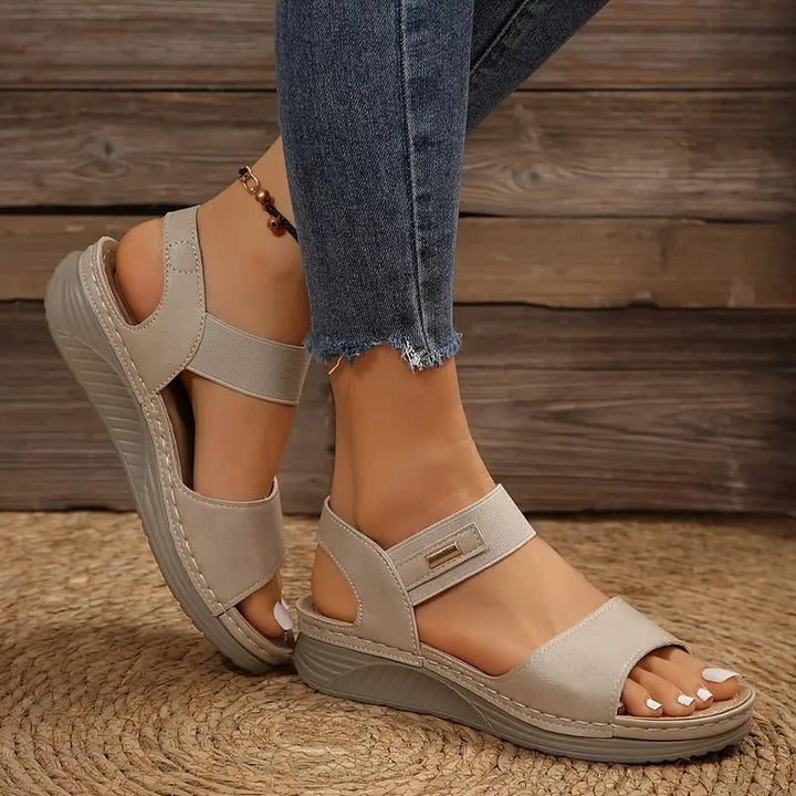 Comfortable Flat Sandals for Women with Adjustable Straps