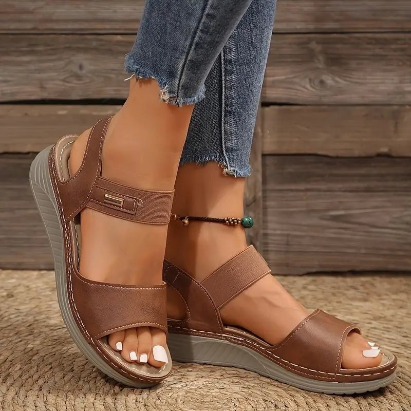 Comfortable Flat Sandals for Women with Adjustable Straps
